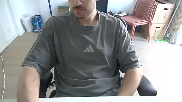 Snapshot of taallguyy_196 chatting on 04/19/26, 08:02 taallguyy 196 online show from 04/19/26, 08:02