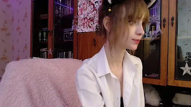 Snapshot of cloudgirrl chatting on 01/31/25, 12:50 cloudgirrl online show from 01/31/25, 12:50