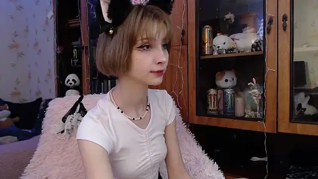Snapshot of cloudgirrl chatting on 02/15/25, 07:39 cloudgirrl online show from 02/15/25, 07:39