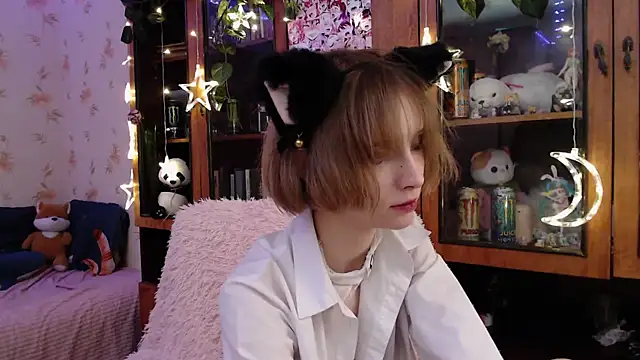 Snapshot of cloudgirrl chatting on 02/27/25, 01:05 cloudgirrl online show from 02/27/25, 01:05