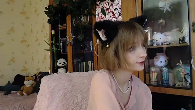 Snapshot of cloudgirrl chatting on 03/09/25, 07:23 cloudgirrl online show from 03/09/25, 07:23