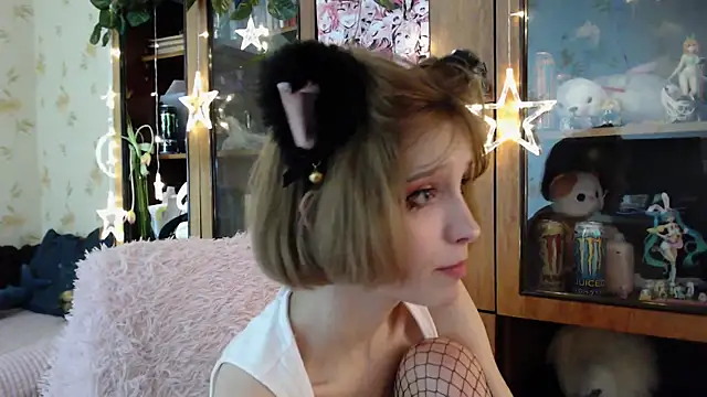 Snapshot of cloudgirrl chatting on 03/16/25, 03:39 cloudgirrl online show from 03/16/25, 03:39