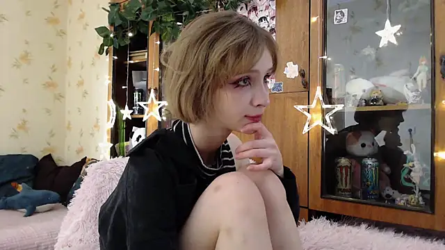 Snapshot of cloudgirrl chatting on 03/19/25, 05:28 cloudgirrl online show from 03/19/25, 05:28