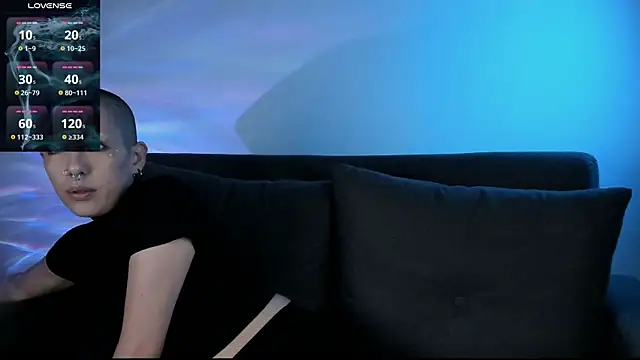 Snapshot of lnxmst chatting on 11/23/25, 10:09 lnxmst online show from 11/23/25, 10:09