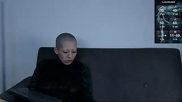 Snapshot of lnxmst chatting on 12/04/25, 10:29 lnxmst online show from 12/04/25, 10:29