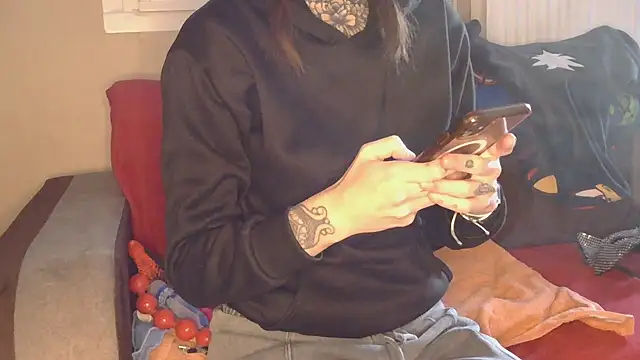 liloucamchaudee online show from 12/05/25, 08:23