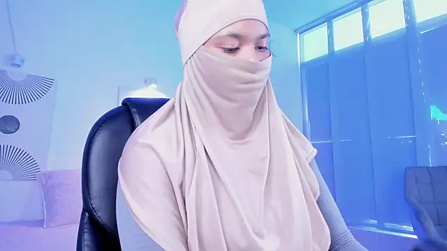 saray halam online show from 11/30/25, 01:15