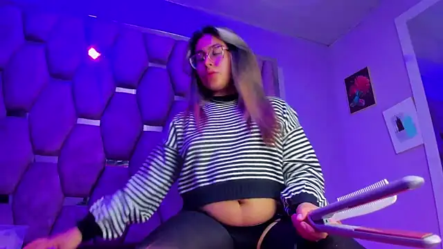 Freya Miller  online show from 10/01/25, 03:12