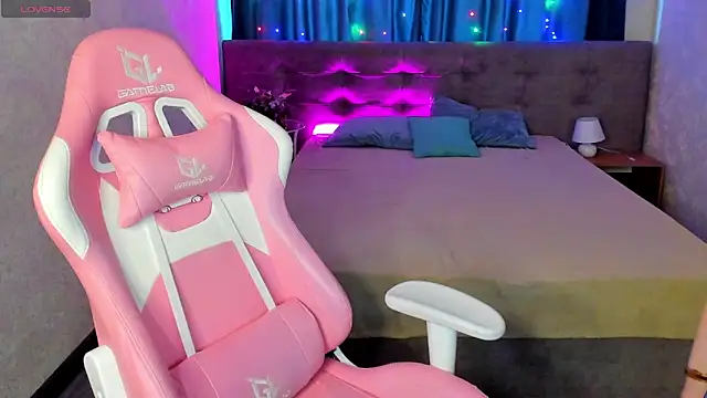 Snapshot of Christy_Little chatting on 02/11/25, 08:05 Christy Little online show from 02/11/25, 08:05