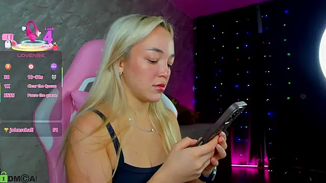 Snapshot of Christy_Little chatting on 10/03/25, 12:51 Christy Little online show from 10/03/25, 12:51