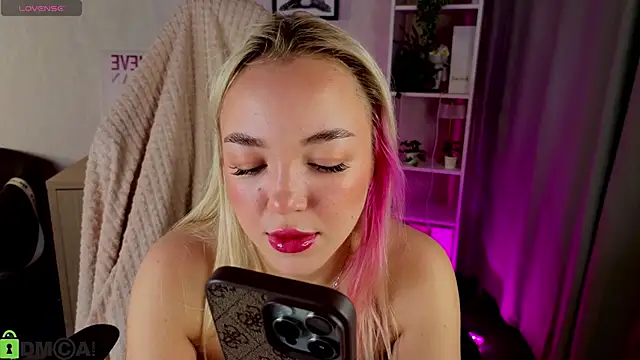 Snapshot of Christy_Little chatting on 12/05/25, 12:41 Christy Little online show from 12/05/25, 12:41