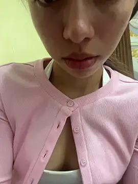 Snapshot of Aaliyah_Salma chatting on 05/31/26, 04:25 Aaliyah Salma online show from 05/31/26, 04:25
