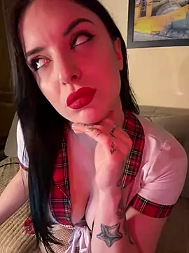 Snapshot of lunabarandi chatting on 12/17/24, 09:28 lunabarandi online show from 12/17/24, 09:28