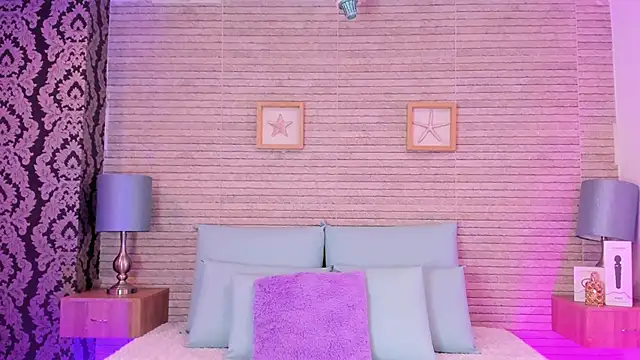 Snapshot of Catalinna_Thompson chatting on 12/24/24, 12:00 Catalinna Thompson online show from 12/24/24, 12:00