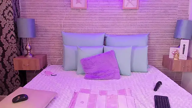 Snapshot of Catalinna_Thompson chatting on 01/09/25, 03:44 Catalinna Thompson online show from 01/09/25, 03:44