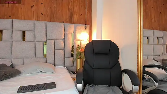 Saori newman online show from 09/12/25, 11:54