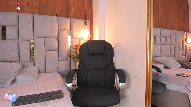 Saori newman online show from 10/17/25, 12:08