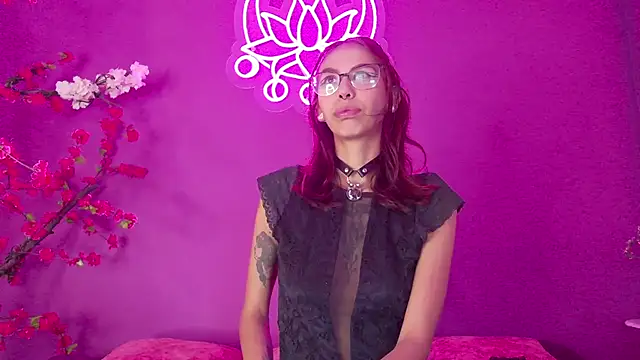 Snapshot of Lunamistyc chatting on 03/04/25, 07:32 Lunamistyc online show from 03/04/25, 07:32