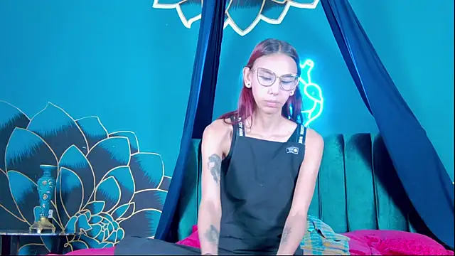 Snapshot of Lunamistyc chatting on 10/08/25, 07:33 Lunamistyc online show from 10/08/25, 07:33