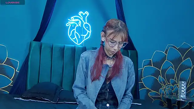 Snapshot of Lunamistyc chatting on 11/27/25, 08:00 Lunamistyc online show from 11/27/25, 08:00