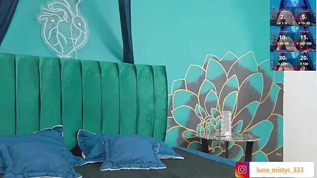 Snapshot of Lunamistyc chatting on 01/15/26, 08:23 Lunamistyc online show from 01/15/26, 08:23