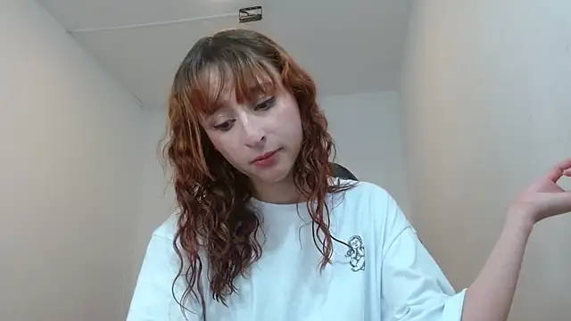 Snapshot of CelesteAyase chatting on 02/03/25, 09:18 CelesteAyase online show from 02/03/25, 09:18