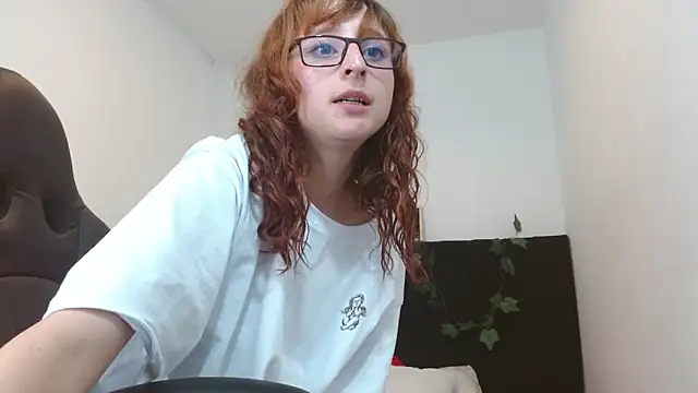 Snapshot of CelesteAyase chatting on 02/04/25, 12:19 CelesteAyase online show from 02/04/25, 12:19