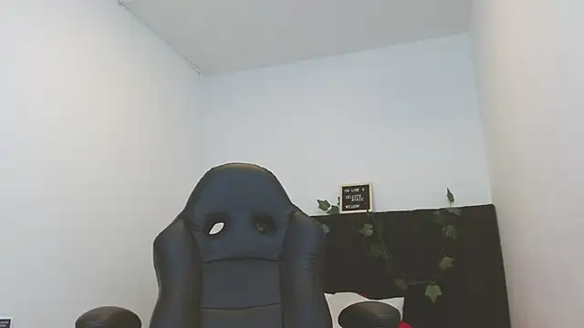 Snapshot of CelesteAyase chatting on 02/06/25, 11:04 CelesteAyase online show from 02/06/25, 11:04