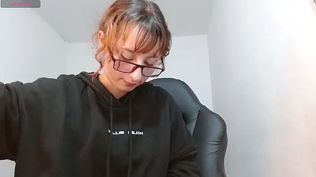 Snapshot of CelesteAyase chatting on 02/07/25, 08:31 CelesteAyase online show from 02/07/25, 08:31