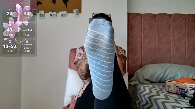 Snapshot of Emmy_petit chatting on 03/20/26, 03:50 Emmy petit online show from 03/20/26, 03:50