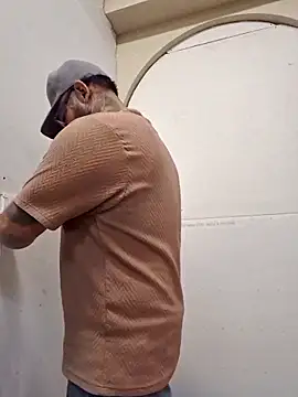 Snapshot of jr91esl chatting on 04/14/26, 02:50 jr91esl online show from 04/14/26, 02:50