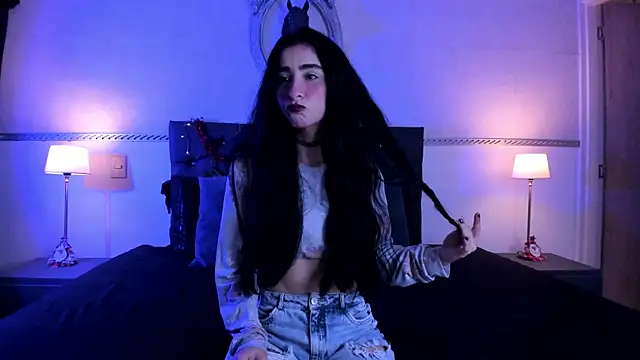 Snapshot of RomeroMoon chatting on 12/23/24, 01:24 RomeroMoon online show from 12/23/24, 01:24