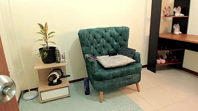 Snapshot of baker_ella chatting on 02/21/25, 03:01 baker ella online show from 02/21/25, 03:01