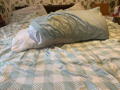 Snapshot of iveedie017 chatting on 12/04/24, 02:37 iveedie017 online show from 12/04/24, 02:37