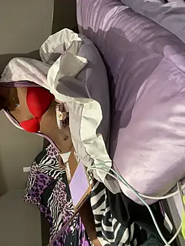 Snapshot of iveedie017 chatting on 03/22/26, 05:44 iveedie017 online show from 03/22/26, 05:44