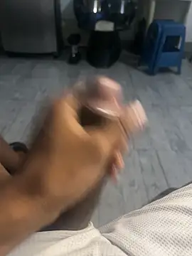 Snapshot of ruiz_jhoe0514 chatting on 09/30/25, 12:43 ruiz jhoe0514 online show from 09/30/25, 12:43