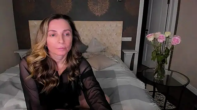 Snapshot of AllisonWilliams chatting on 12/02/24, 07:38 AllisonWilliams online show from 12/02/24, 07:38