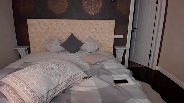 Snapshot of AllisonWilliams chatting on 12/13/24, 09:20 AllisonWilliams online show from 12/13/24, 09:20