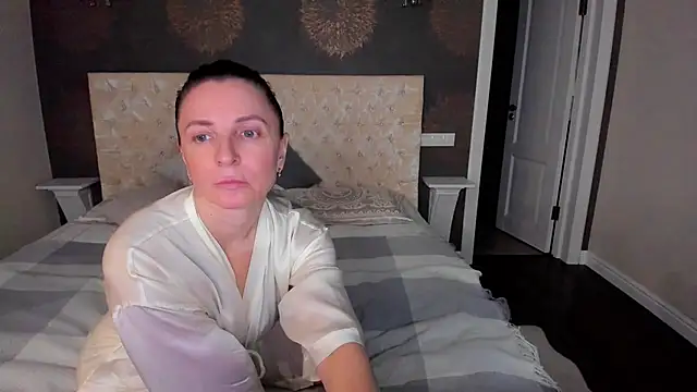 Snapshot of AllisonWilliams chatting on 12/16/24, 06:05 AllisonWilliams online show from 12/16/24, 06:05