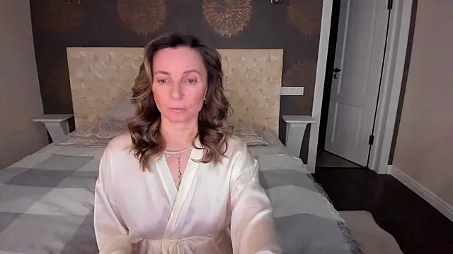 Snapshot of AllisonWilliams chatting on 12/19/24, 04:35 AllisonWilliams online show from 12/19/24, 04:35