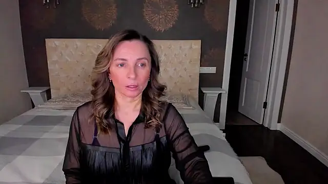 Snapshot of AllisonWilliams chatting on 12/21/24, 05:29 AllisonWilliams online show from 12/21/24, 05:29