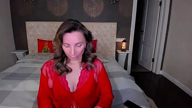 Snapshot of AllisonWilliams chatting on 12/24/24, 06:28 AllisonWilliams online show from 12/24/24, 06:28