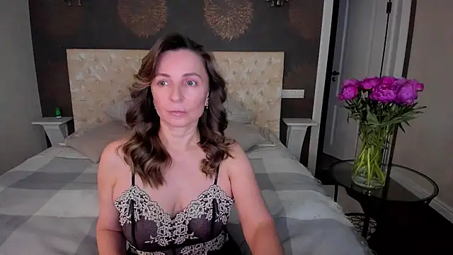 Snapshot of AllisonWilliams chatting on 02/01/25, 04:22 AllisonWilliams online show from 02/01/25, 04:22