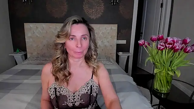 Snapshot of AllisonWilliams chatting on 03/11/25, 04:40 AllisonWilliams online show from 03/11/25, 04:40