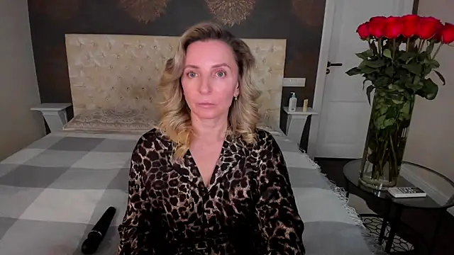 Snapshot of AllisonWilliams chatting on 09/12/25, 04:51 AllisonWilliams online show from 09/12/25, 04:51