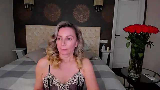 Snapshot of AllisonWilliams chatting on 09/15/25, 05:24 AllisonWilliams online show from 09/15/25, 05:24