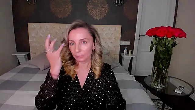 Snapshot of AllisonWilliams chatting on 09/17/25, 04:30 AllisonWilliams online show from 09/17/25, 04:30