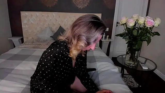 Snapshot of AllisonWilliams chatting on 10/01/25, 04:57 AllisonWilliams online show from 10/01/25, 04:57