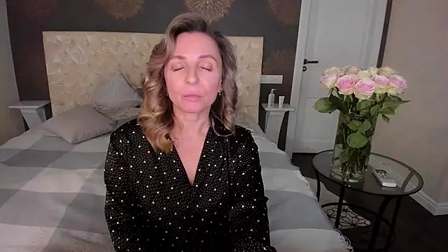 Snapshot of AllisonWilliams chatting on 10/07/25, 05:54 AllisonWilliams online show from 10/07/25, 05:54