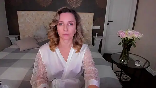 Snapshot of AllisonWilliams chatting on 10/13/25, 05:13 AllisonWilliams online show from 10/13/25, 05:13